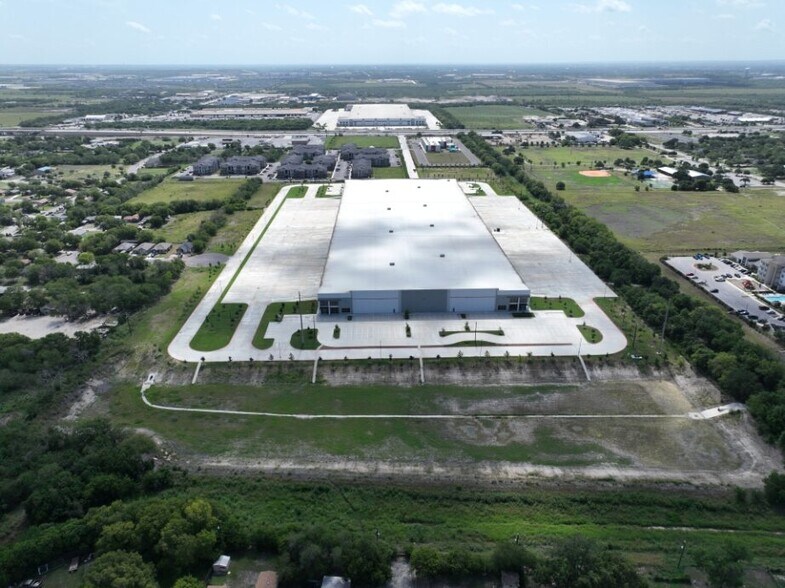 More Photos Of 715 SE Loop 410, San Antonio Manufacturing For Lease