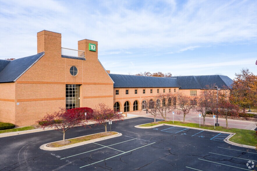 More Photos Of 27777 Inkster Rd, Farmington Hills Office For Lease