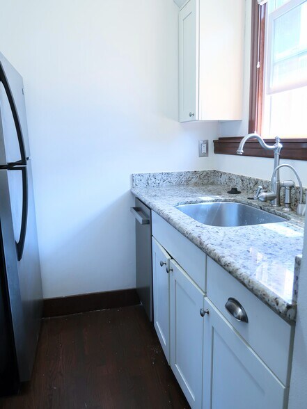 More Photos Of 6710 Greenwood Ave N, Seattle Apartments For Sale