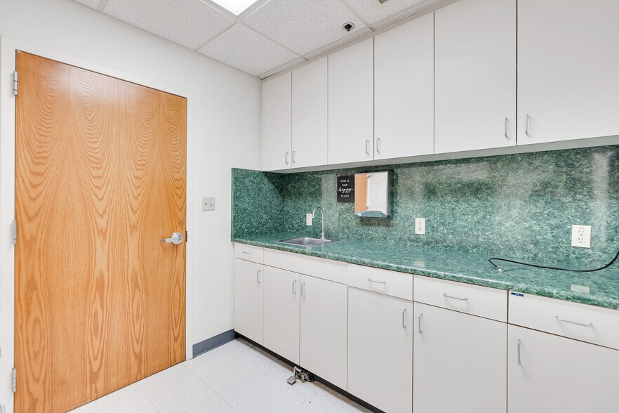 More Photos Of 222 I St, Los Banos Office For Lease