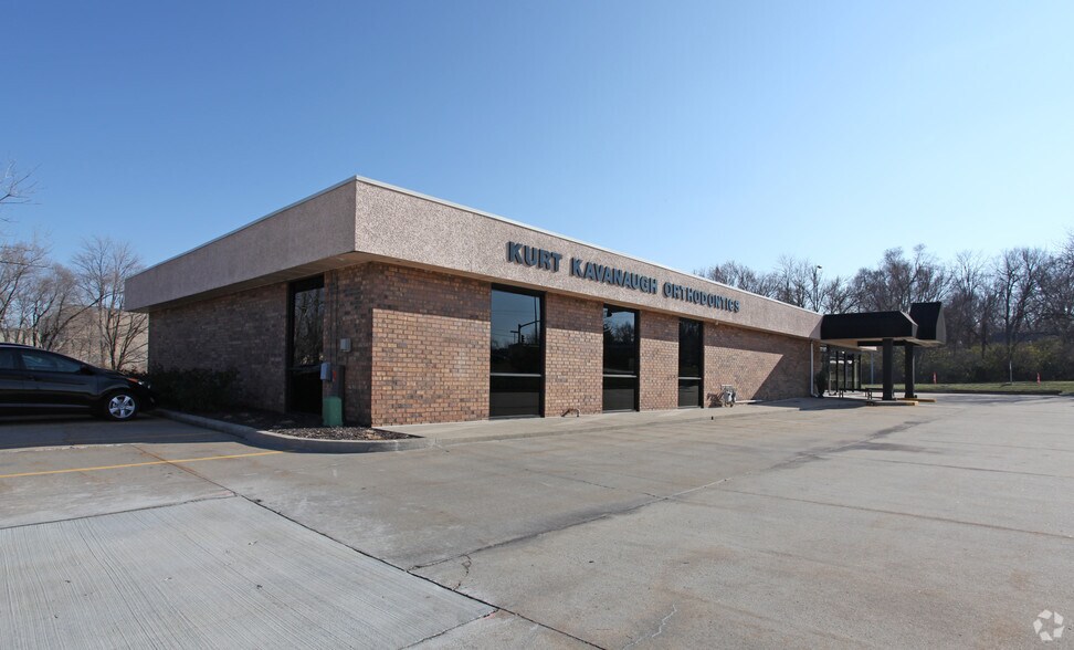 More Photos Of 8407 N Main St, Kansas City Storefront Retail Office For Lease