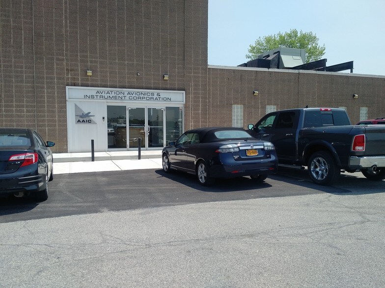 Primary Photo Of 210 Hanse Ave, Freeport Warehouse For Lease