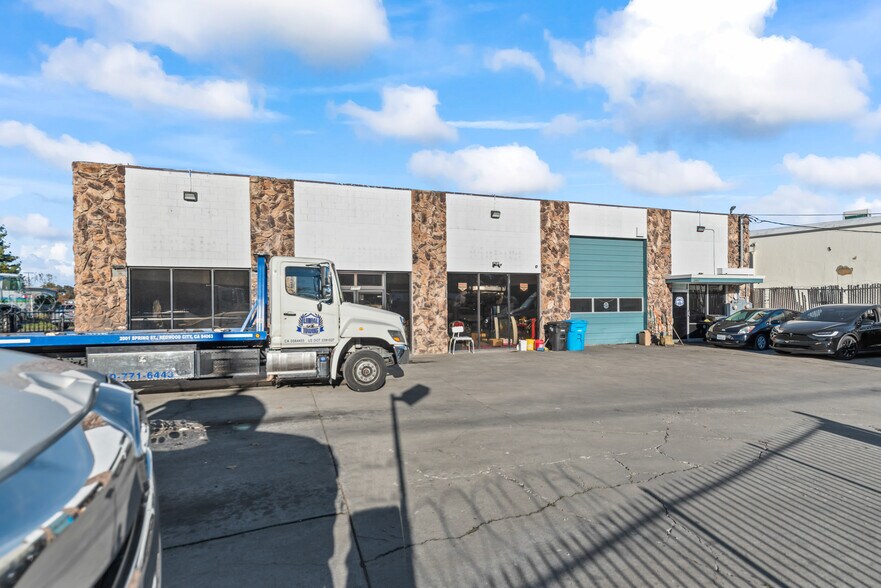 More Photos Of 2001-2005 Spring St, Redwood City Service For Sale