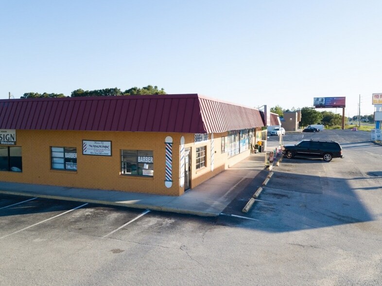 More Photos Of 5552-5598 Commercial Way, Spring Hill Service Station For Sale