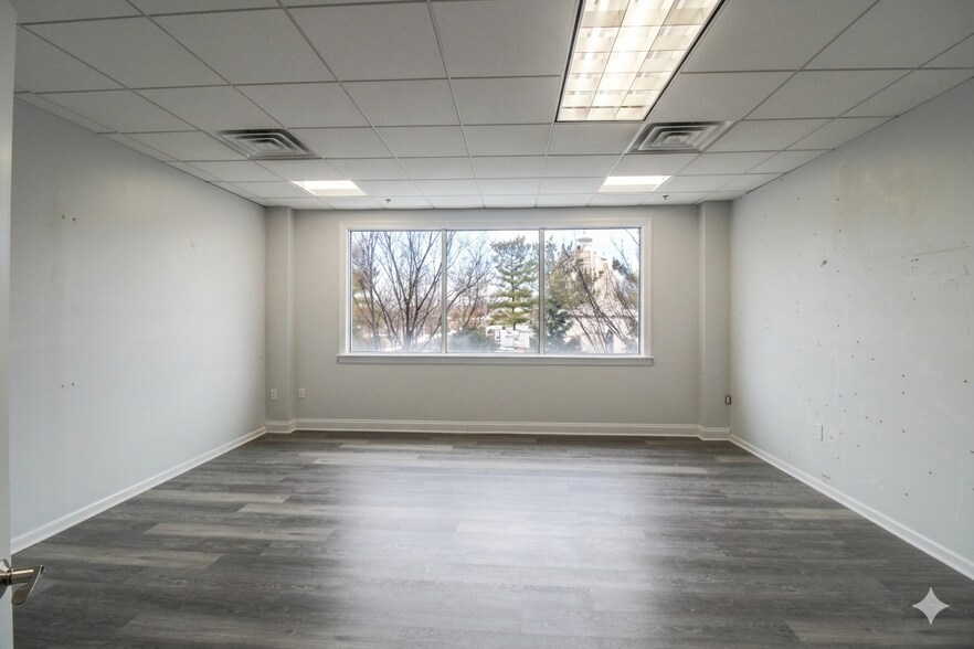 More Photos Of 300 Penhorn Ave, Secaucus Office For Lease