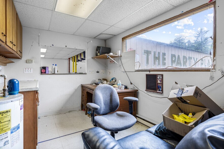 More Photos Of 99 Roper Dr, Park Hills Self Storage For Sale