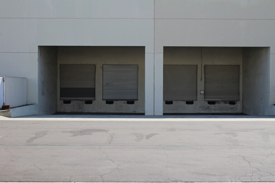 More Photos Of 13013-13017 166th St, Cerritos Warehouse For Lease