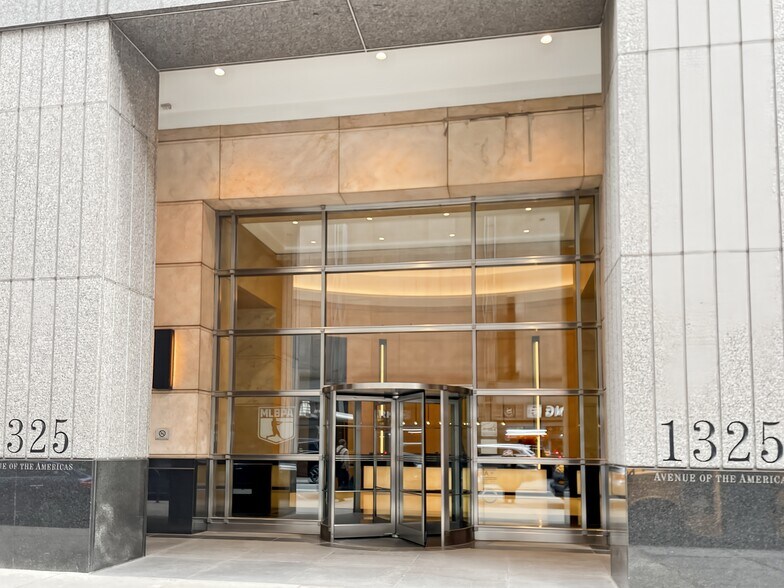 More Photos Of 1325 Avenue of the Americas, New York Coworking Space