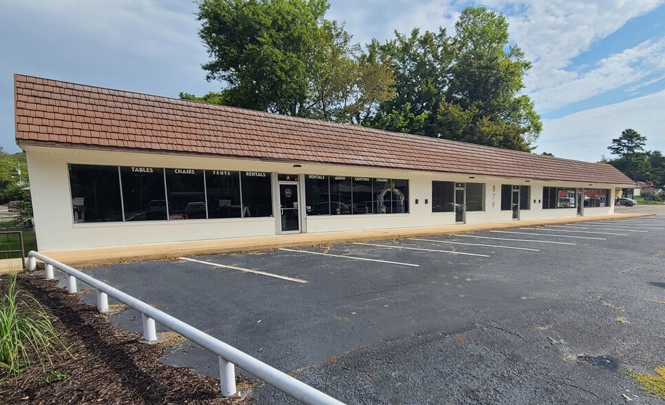 More Photos Of 879 Park Ave, Hot Springs General Retail For Lease