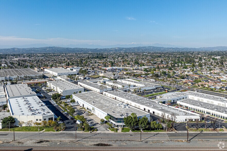 More Photos Of 14071-14077 Stage Rd, Santa Fe Springs Warehouse For Lease
