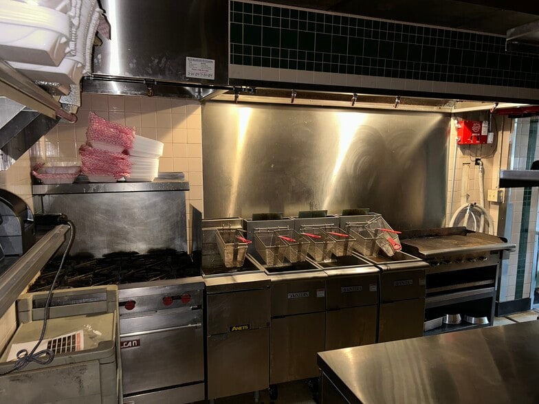 More Photos Of 13325 Olde Western Ave, Blue Island Restaurant For Sale