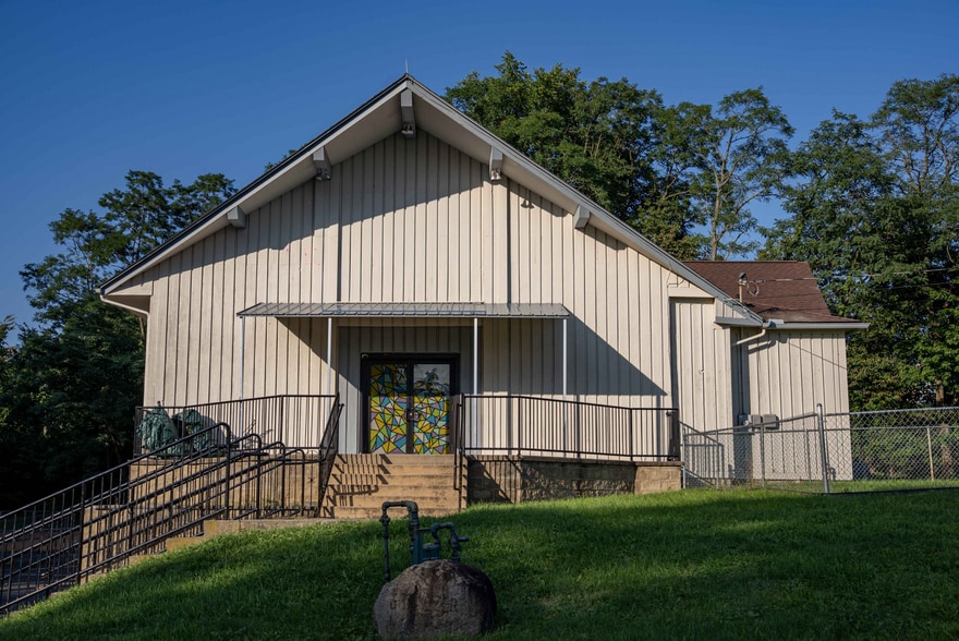 Primary Photo Of 157 Wadsworth Rd, Wadsworth Religious Facility For Lease