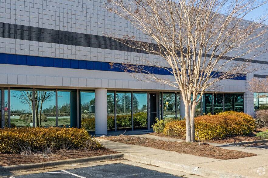 More Photos Of 400 Tradeport Blvd, Atlanta Unknown For Lease