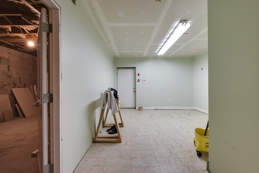 More Photos Of 9103 Glover Rd, Langley Storefront Retail Residential For Lease