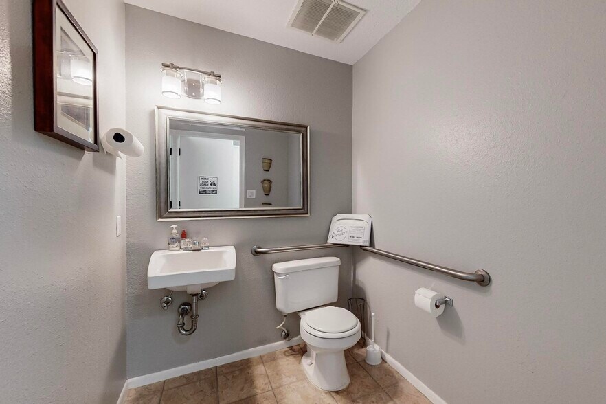 More Photos Of 516 Chama St NE, Albuquerque Office For Sale