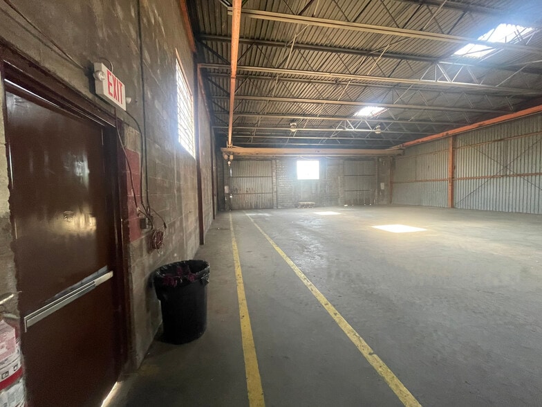 More Photos Of 9129 Euclid Ave, Manassas Warehouse For Lease