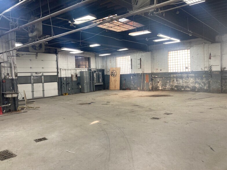 More Photos Of 4344 Bronx Blvd, Bronx Service For Sale