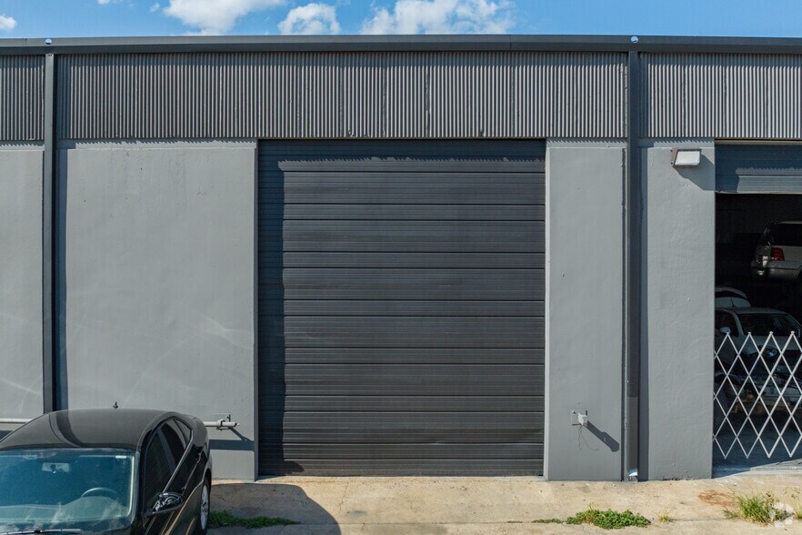 More Photos Of 13401-13417 Fondren Rd, Houston Unknown For Lease