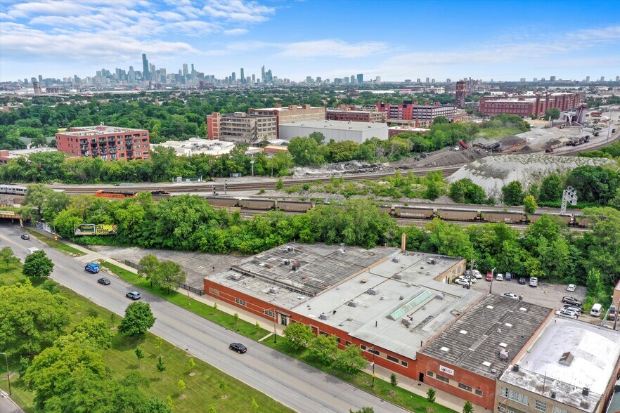 More Photos Of 4025-4039 S Western Blvd, Chicago Warehouse For Sale