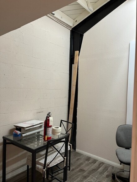 More Photos Of 1329-1333 Santee St, Los Angeles Storefront For Lease