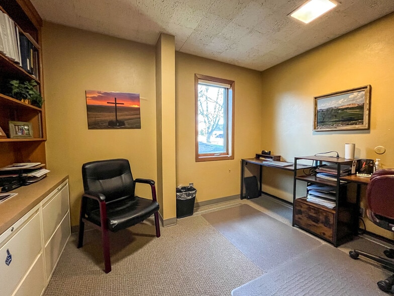 More Photos Of 2001 7th St, Rapid City Office For Sale
