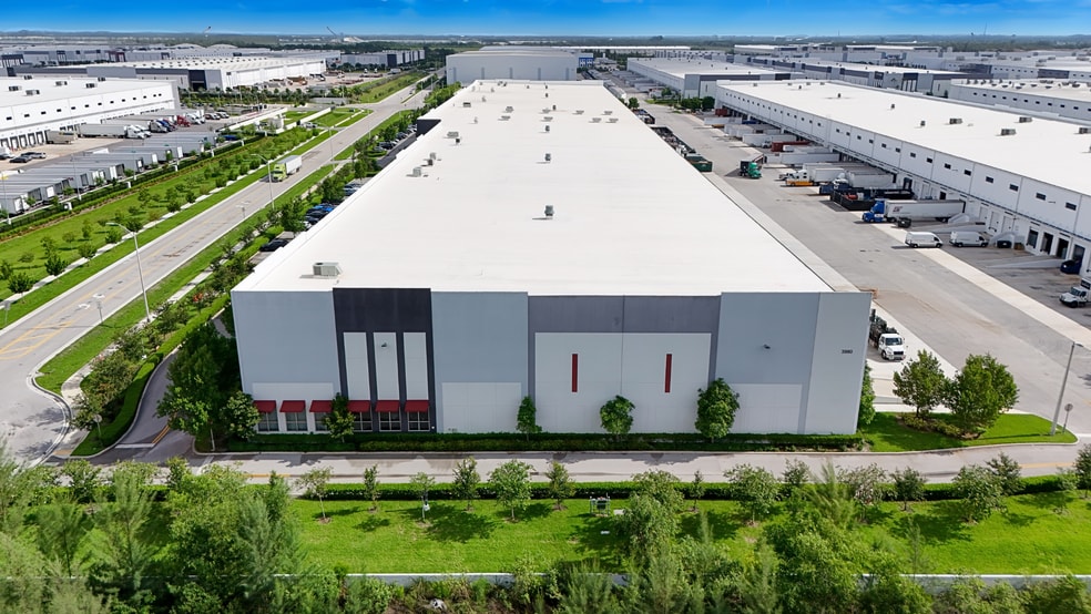 More Photos Of 3980 W 104th St, Hialeah Distribution For Lease