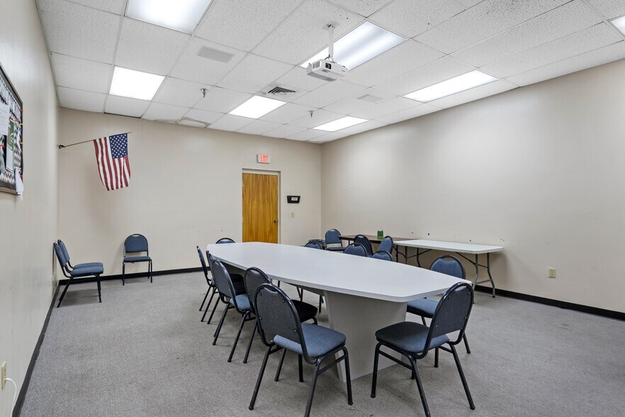 More Photos Of 1624 N Meadowcrest Blvd, Crystal River Manufacturing For Lease