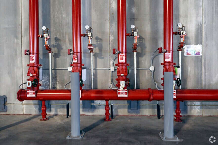 More Photos Of 2505 Bruckner Blvd, Bronx Warehouse For Lease