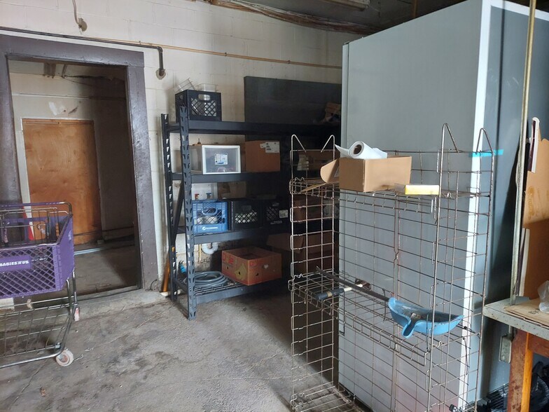 More Photos Of 101 Caldwell St, Paris Restaurant For Lease