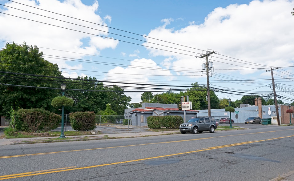 More Photos Of 336 Larkfield Rd, East Northport Freestanding For Sale