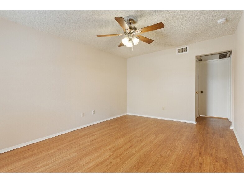 More Photos Of 5506 Kingman St, Waco Apartments For Sale