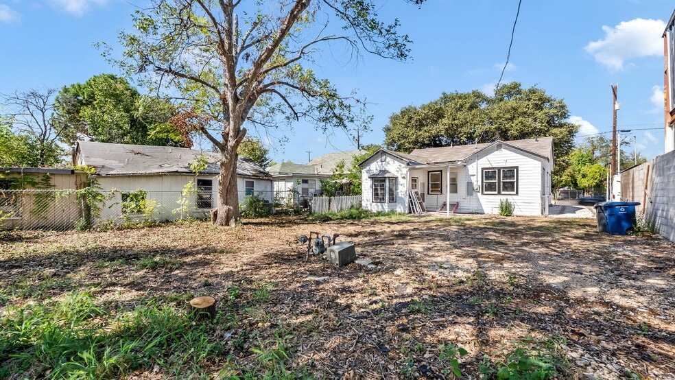More Photos Of 1018 W Hildebrand Ave, San Antonio Storefront Retail Office For Lease