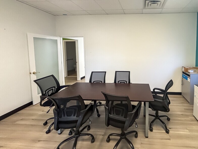More Photos Of 1321 Ashley River Rd, Charleston Office For Lease