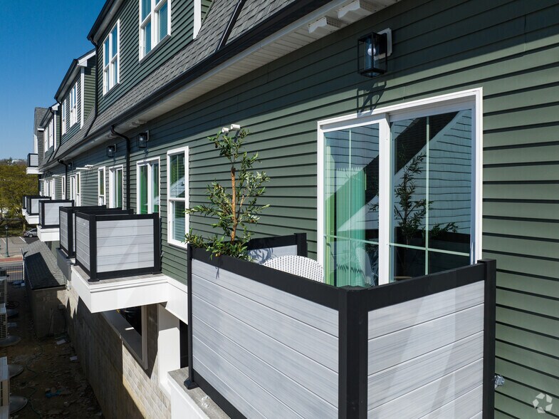 More Photos Of 1080 New York Ave, Huntington Station Apartments For Sale