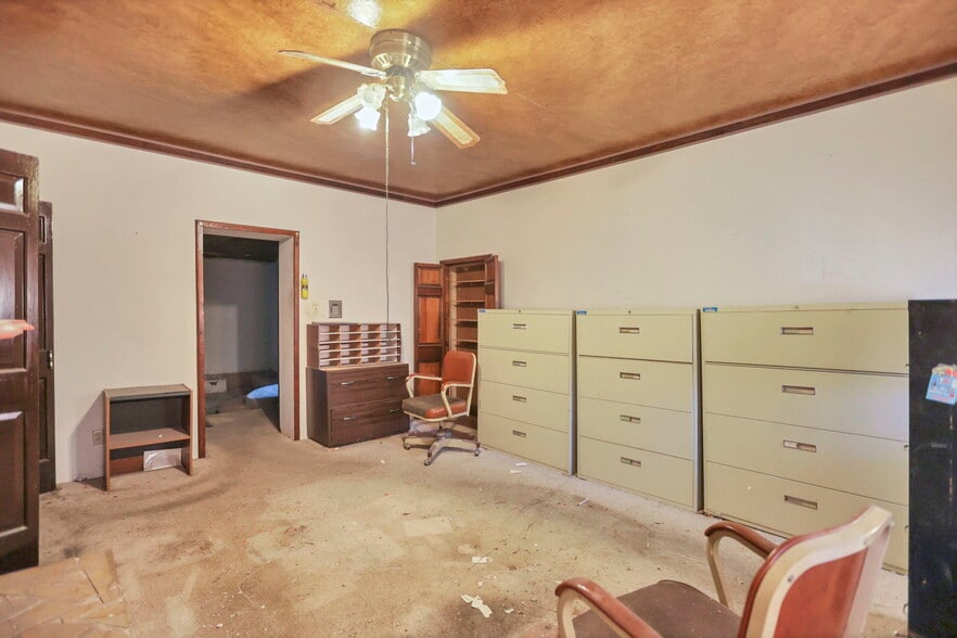 More Photos Of 3900 Noe Bixby Rd, Columbus Storefront Retail Residential For Sale