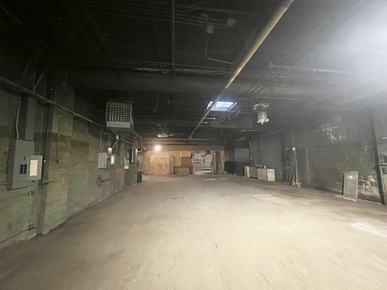 More Photos Of 1040 W 12th St, Erie Manufacturing For Sale