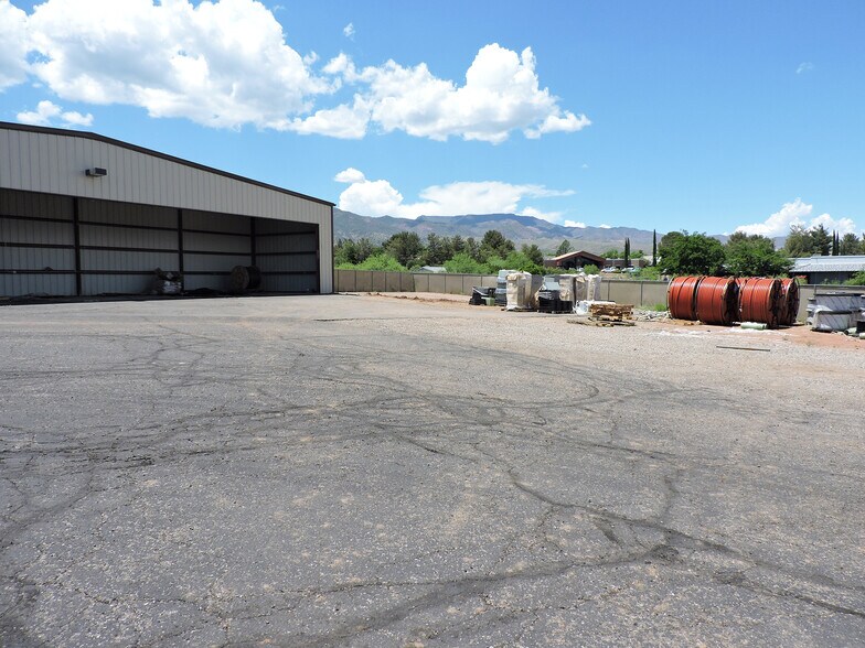 More Photos Of 500 S Willard St, Cottonwood Distribution For Lease