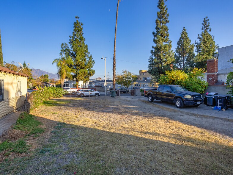 More Photos Of 2309 N Niagara St, Burbank Land For Sale