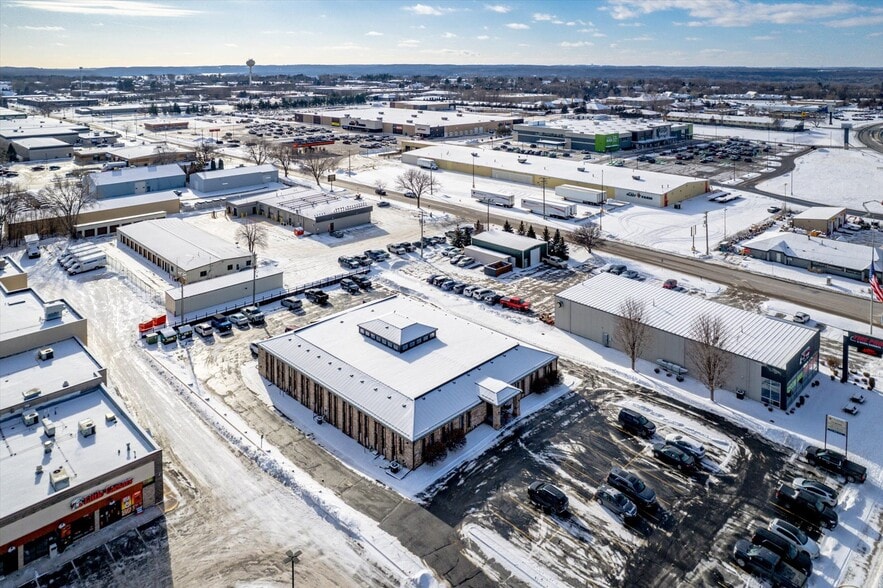 More Photos Of 1810 Crestview Dr, Hudson Office For Sale