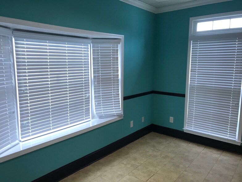 More Photos Of 7961 Hwy 92, Woodstock Medical For Lease