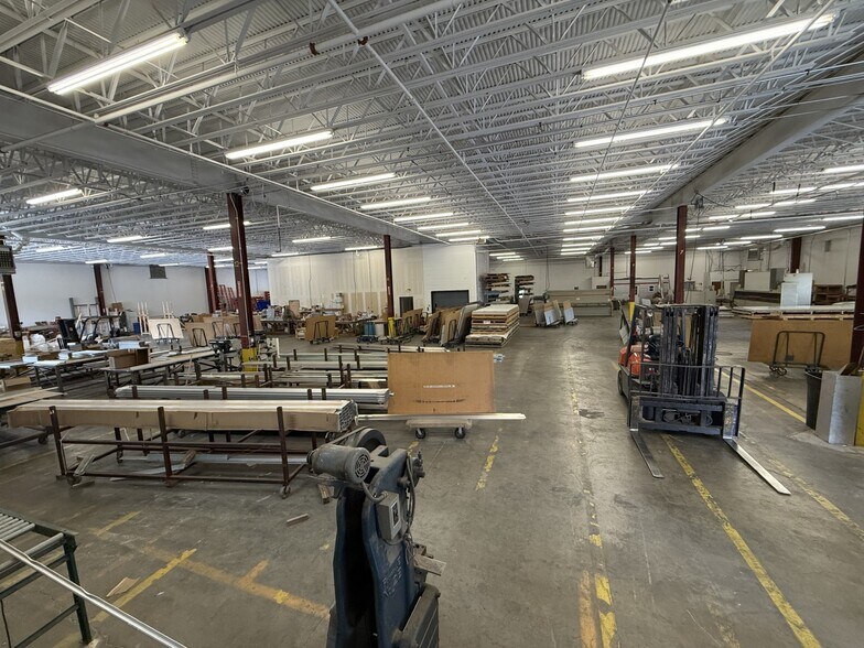 More Photos Of 2000 E Richmond Ave, Fort Worth Warehouse For Lease