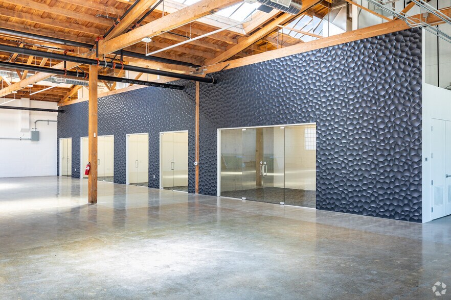 More Photos Of 2435-2445 16th St, San Francisco Service For Lease
