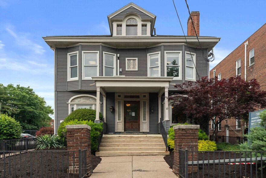 Primary Photo Of 1481 Chapel St, New Haven Office For Sale