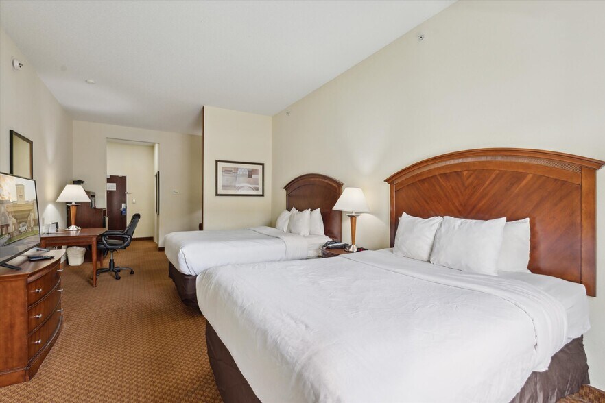 More Photos Of 2750 Fortune Cir W, Indianapolis Hotel For Sale