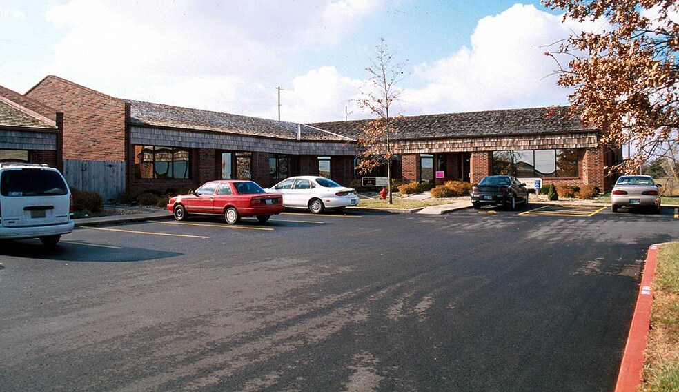 More Photos Of 1900-1912 NW Copper Oaks Cir, Blue Springs Medical For Sale