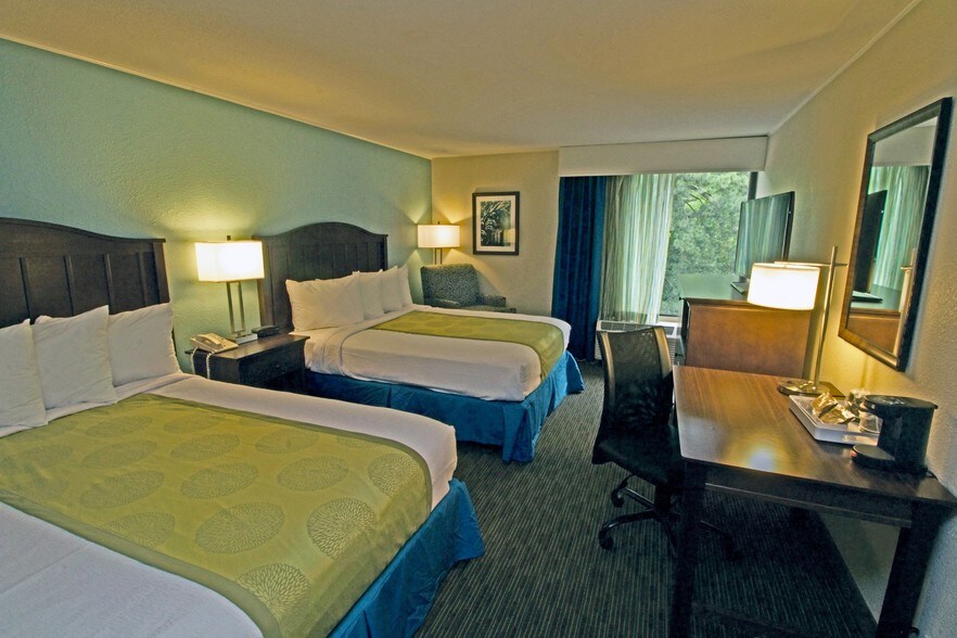 More Photos Of 351 York St, Williamsburg Hotel For Lease