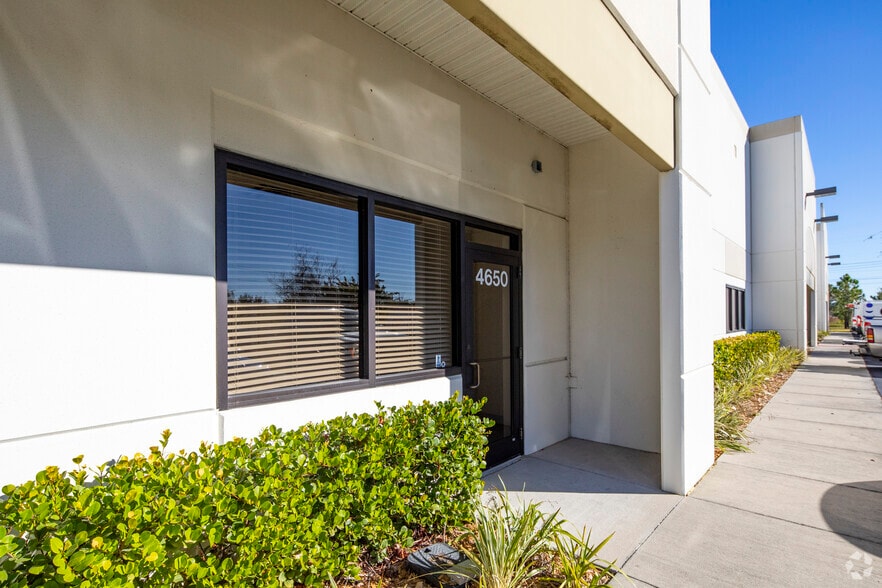More Photos Of 4610-4630 Eagle Falls Pl, Tampa Warehouse For Lease