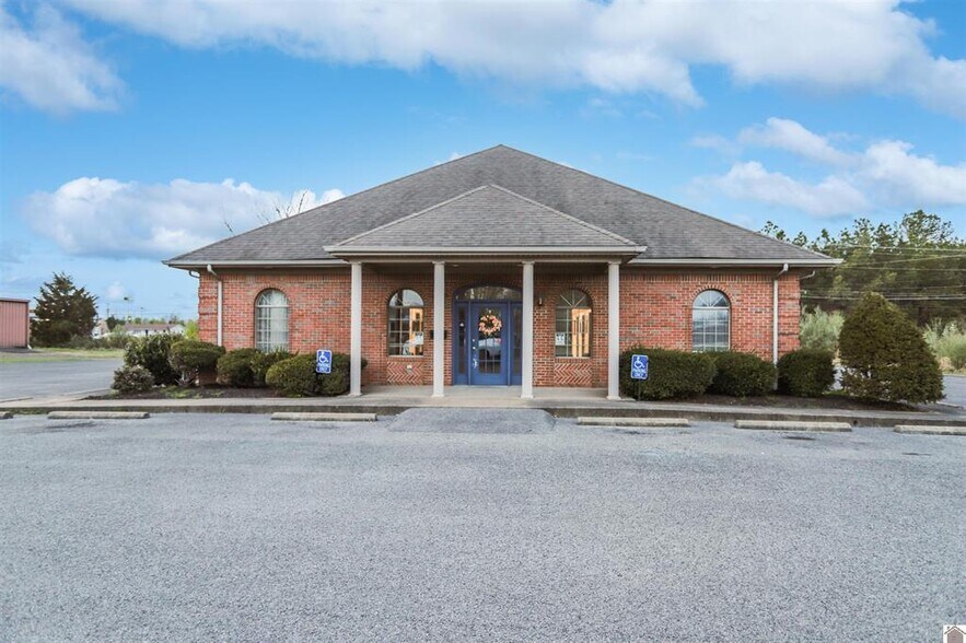 Primary Photo Of 145 Vine St, Benton Medical For Sale