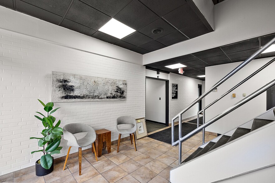 More Photos Of 801 S Adams Rd, Birmingham Office For Sale