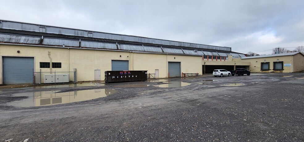 More Photos Of 730 N Main St, Waterbury Warehouse For Lease